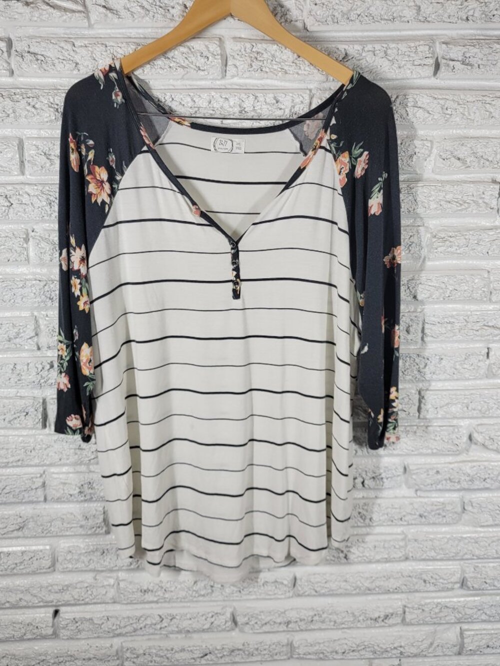 Maurices Green Striped Floral Tee Women XXL Plus 3/4 Raglan Sleeve FLO15E